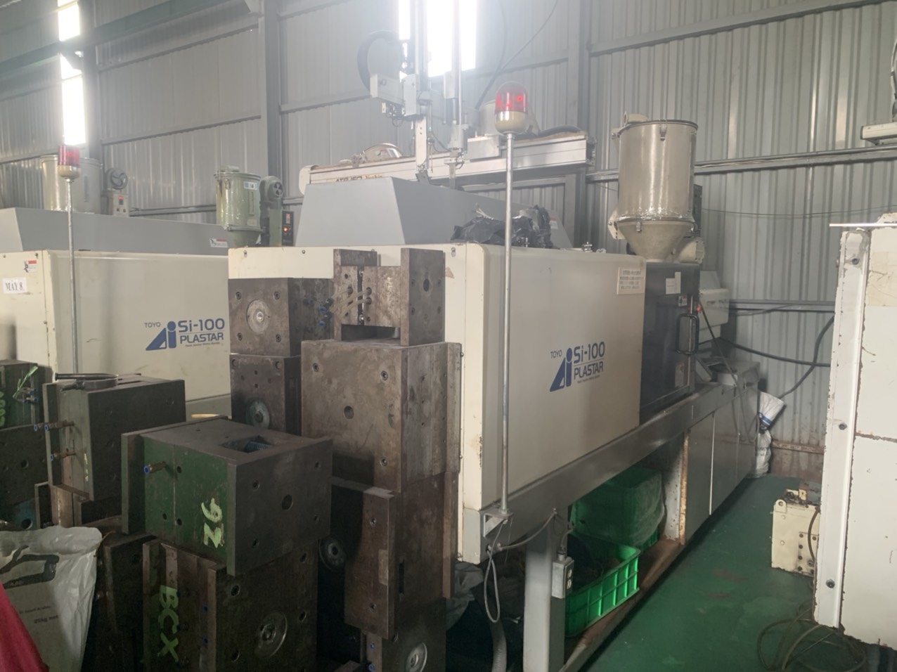 Robotic injection molding machine 1.jpg